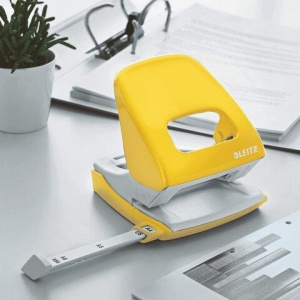 Дырокол металлический LEITZ "NeXXt WOW", до 30 листов, оранжевый металлик, 50082044 цена 1 781 ₽ Дырокол металлический LEITZ "NeXXt WOW", до 30 листов, оранжевый металлик, 50082044